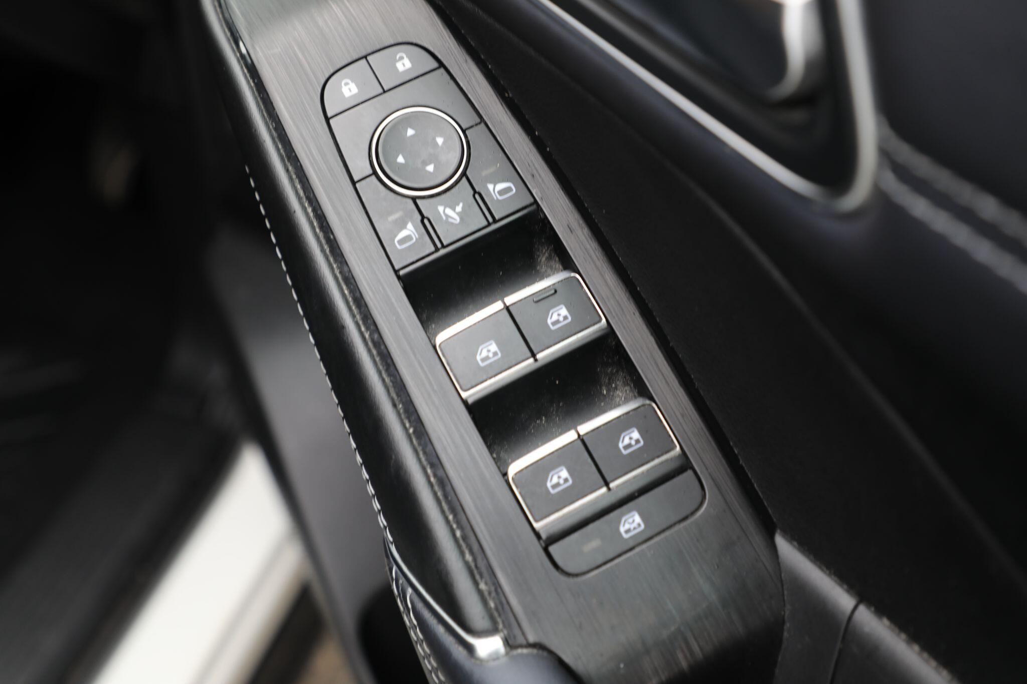 Large vehicle image